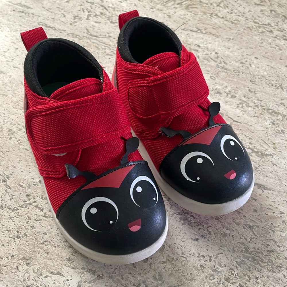 Ikiki ladybug shoes 7 toddler